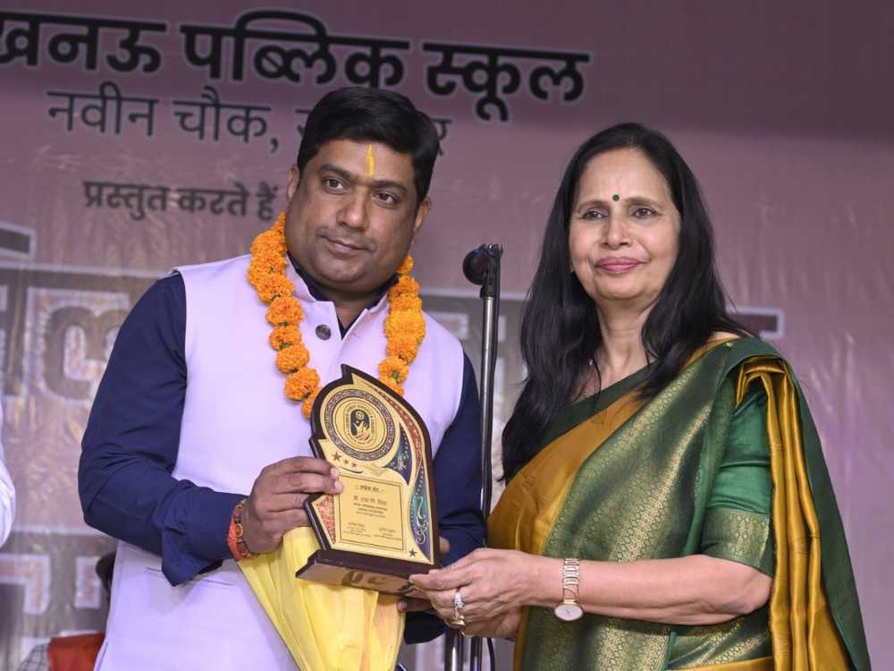 रंग, साहित्य और सम्मान का भव्य संगम: सीतापुर एवं लखीमपुर खीरी में होली मिलन एवं कवि सम्मेलन